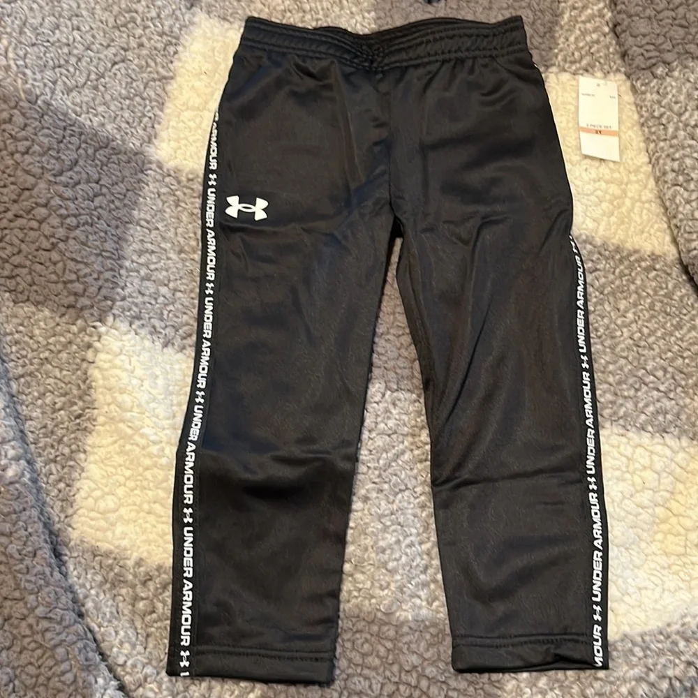 New Under Armour Track Suit joggers 2 piece Set Black Size 2T NWT